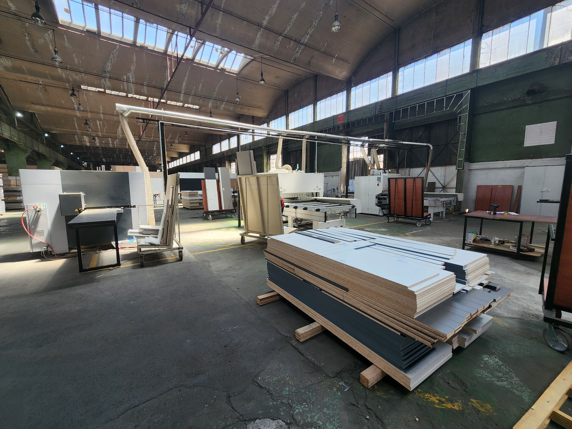 Automated-Cutting-Machines-McGeer-Kitchens-Production